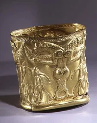 Calice decorato con creature mitologiche, Iran nordoccidentale, c.1200-1100 a.C.